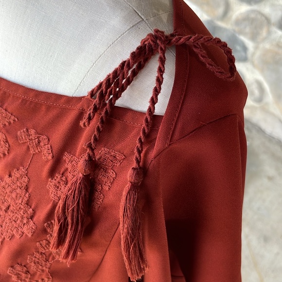 Mossimo boho tribal embroidered cayenne red top w/ tassel ties & flutter sleeve - Picture 5 of 7